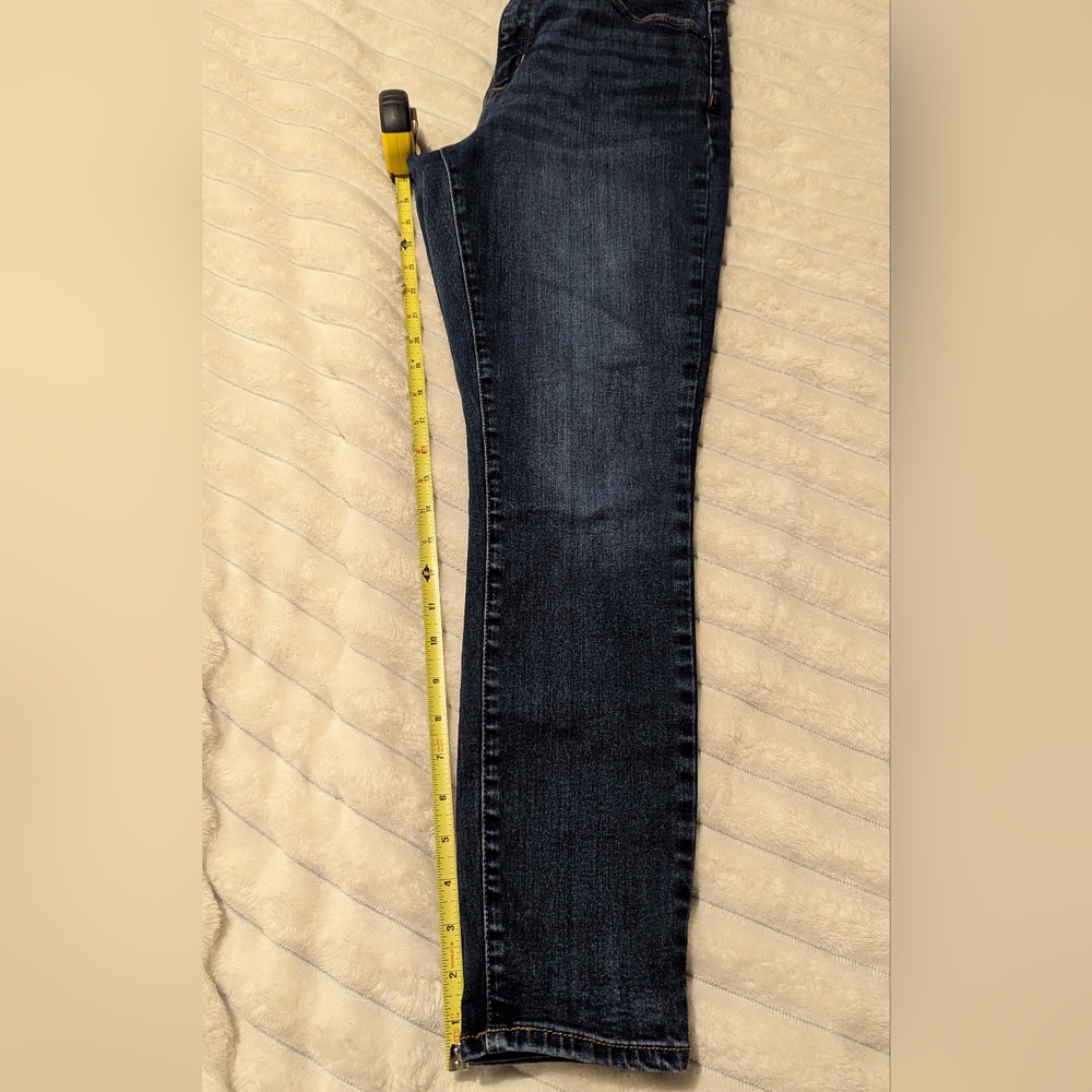 High Rise Universal Thread Jeans - Picture 6 of 7